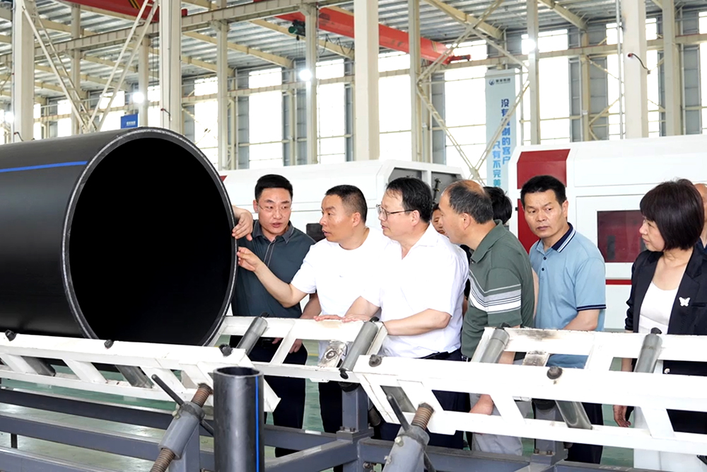 縣人大常委會副主任楊翠萍帶領阜南一中、三中教學骨干蒞臨豪家股份考察交流